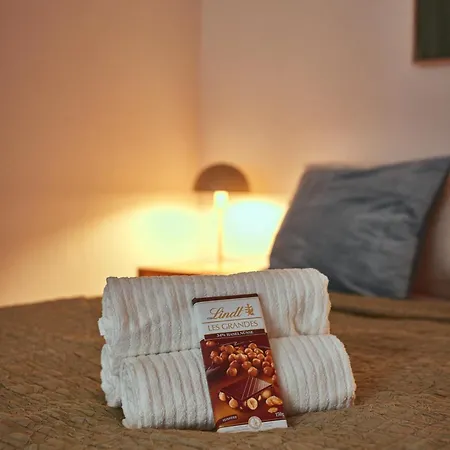 Nicole, Schoenes In Διαμέρισμα