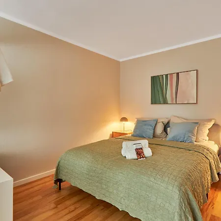 Nicole, Schoenes In Διαμέρισμα